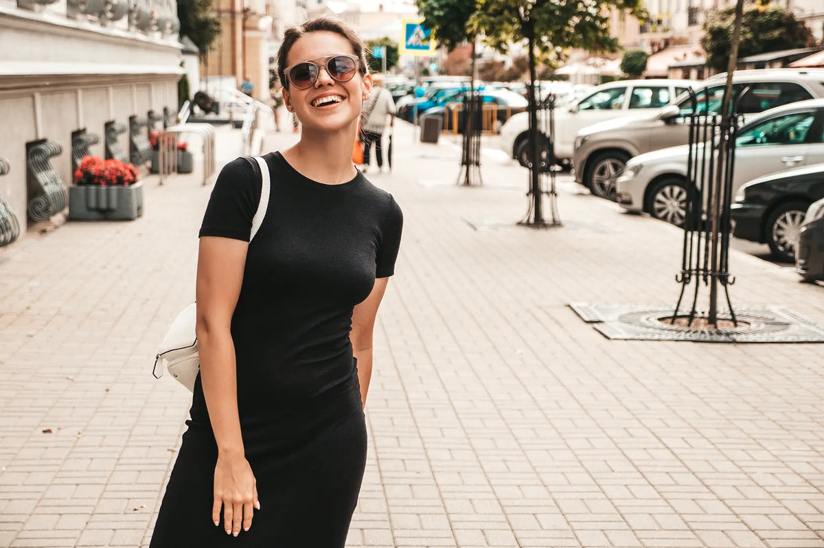 Siyah Elbiselerinizi Nasıl Daha Şık Hale Getirebilirsiniz?