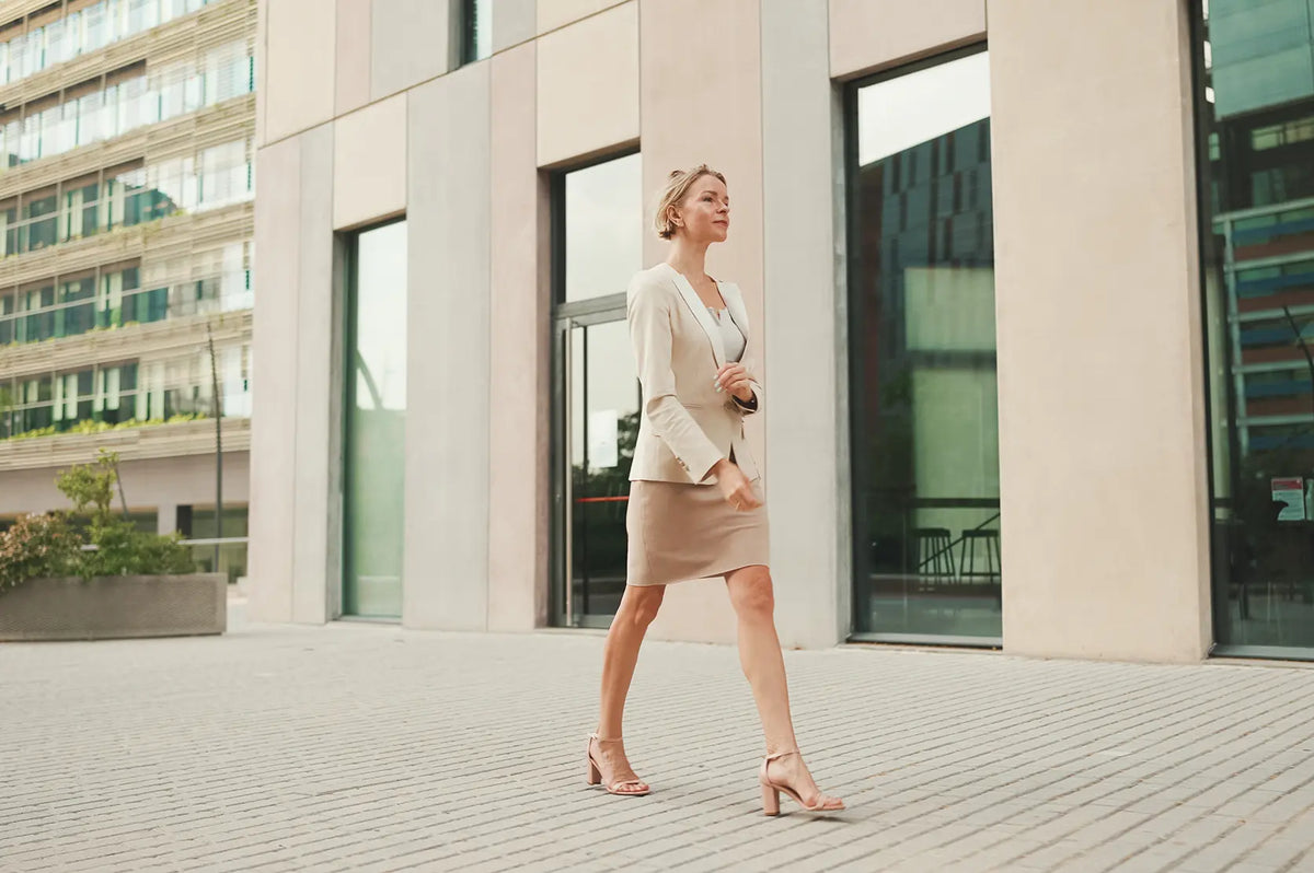 Yaz Mevsiminde Ofiste Nasıl Elbiseler Tercih Edilmeli?