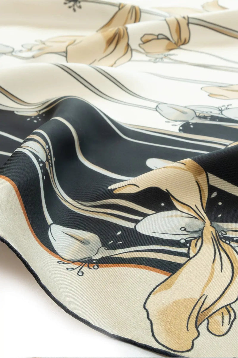 Siyah Ekru Çiçek Desenli İpek Eşarp  Mısırlı 1951