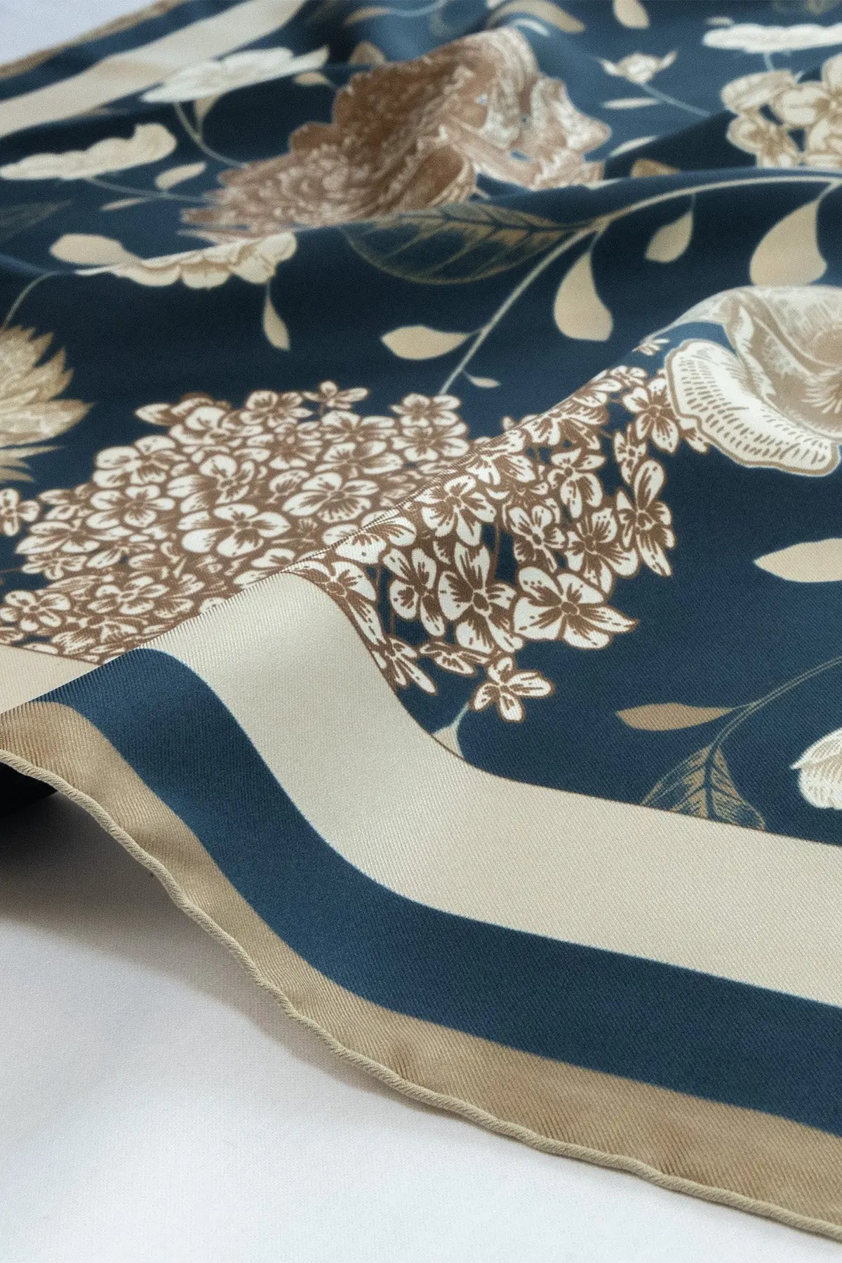 Petrol Amber Çiçek Bahçesi İpek Eşarp  Mısırlı 1951