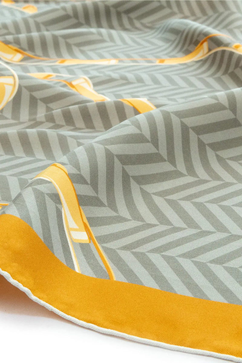 Gri Şeftali Zincir Motifli İpek Eşarp  Mısırlı 1951