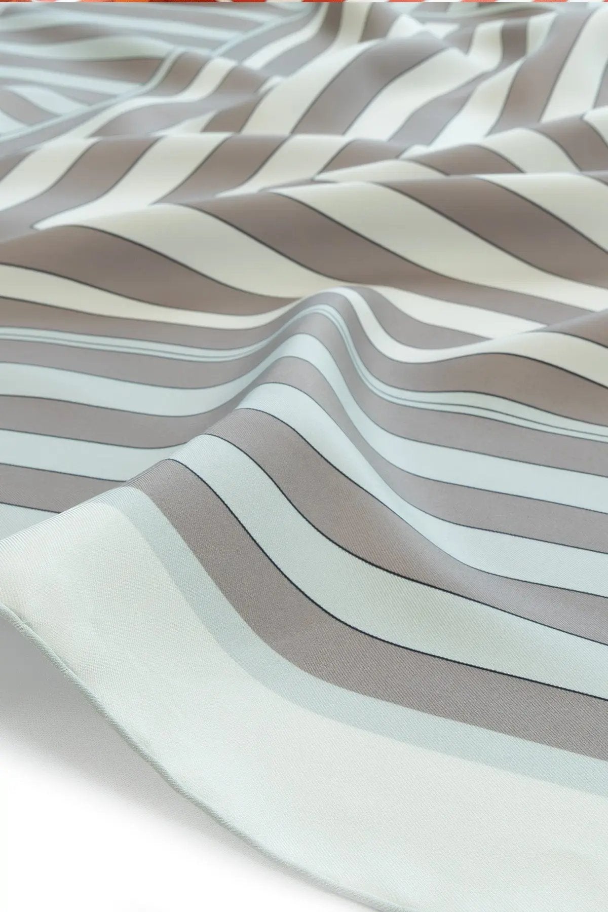 Gri Geometrik Çizgili İpek Eşarp  Mısırlı 1951