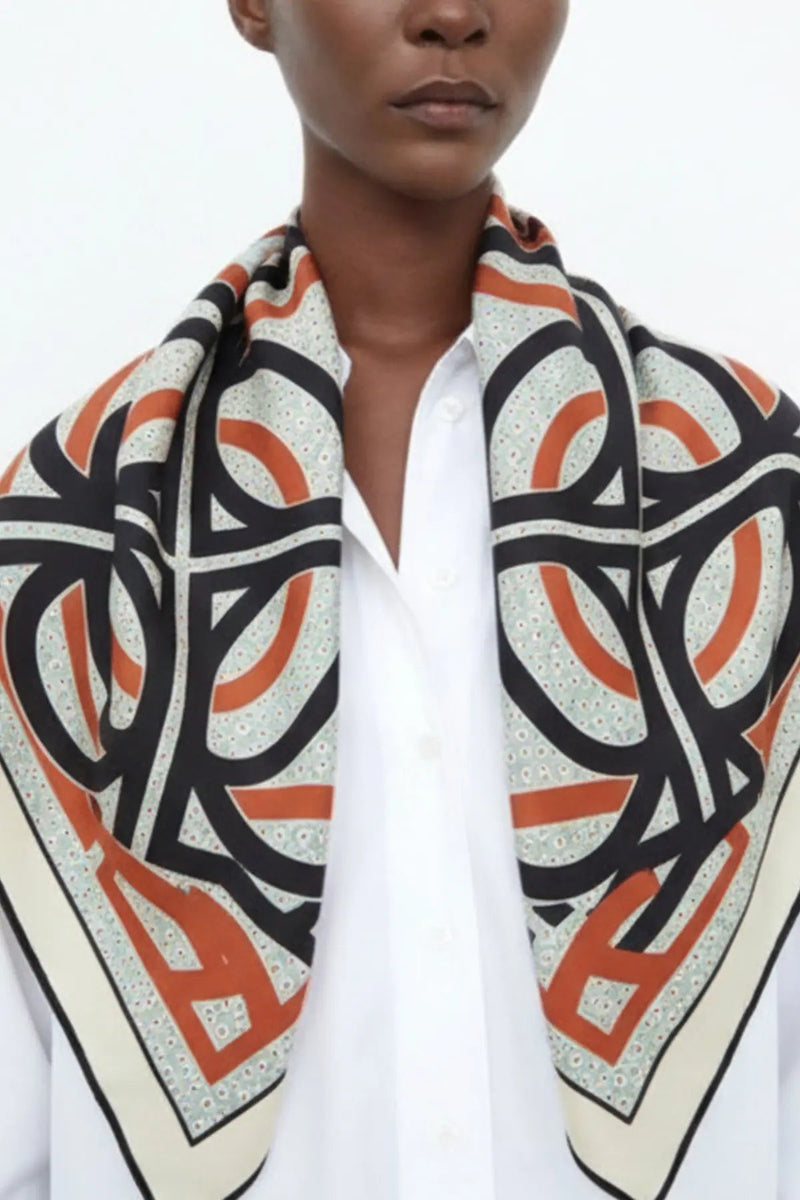 Siyah Kiremit Desenli İpek Eşarp  Mısırlı 1951