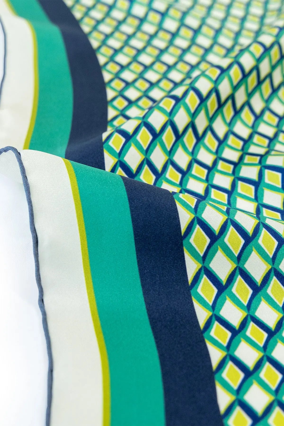 Zümrüt Yeşili Lacivert Mozaik Dokulu İpek Eşarp  Mısırlı 1951