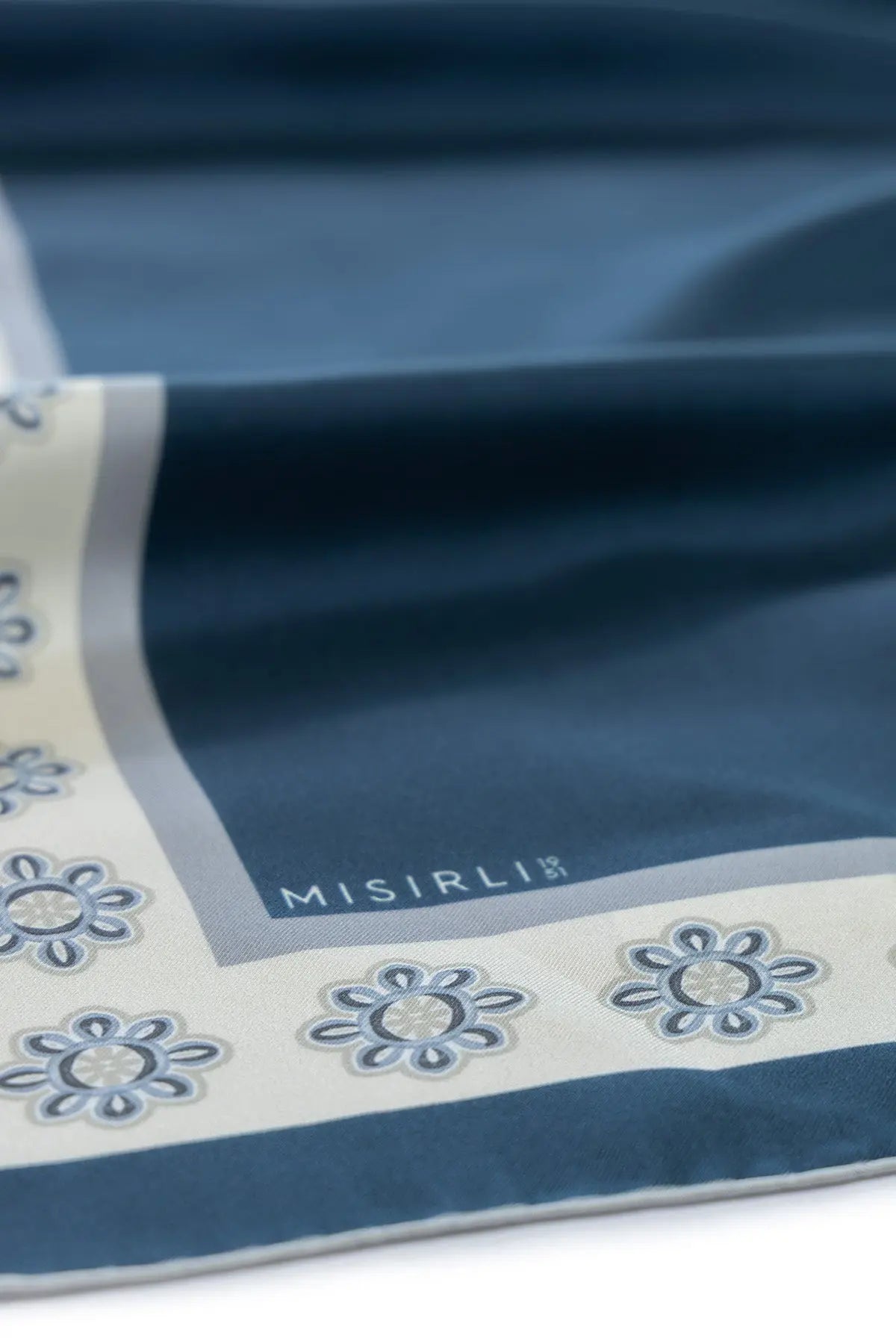 Petrol Kenarı Çiçek Desenli İpek Şal  Mısırlı 1951