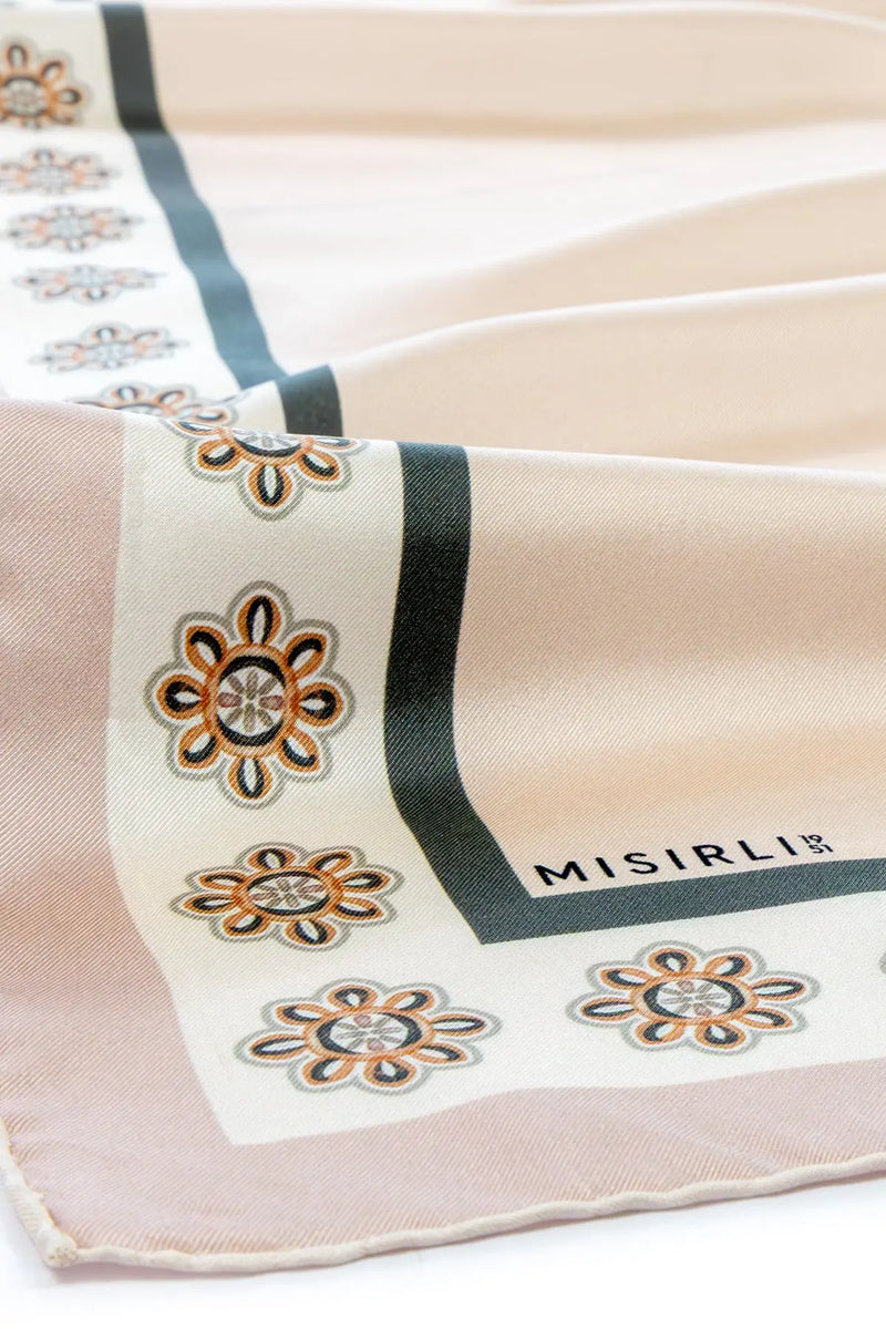 Pembe Kenarı Çiçek Desenli İpek Şal  Mısırlı 1951