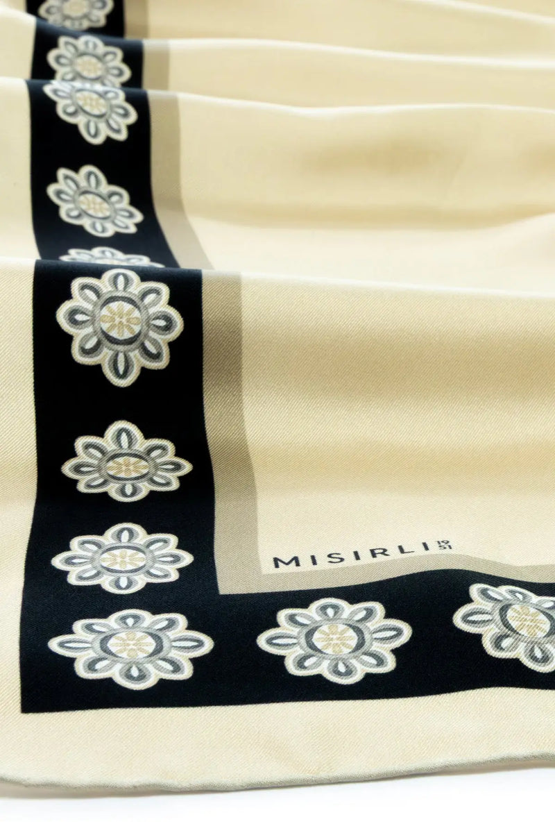 Açık Camel Kenarı Çiçek Desenli İpek Şal  Mısırlı 1951