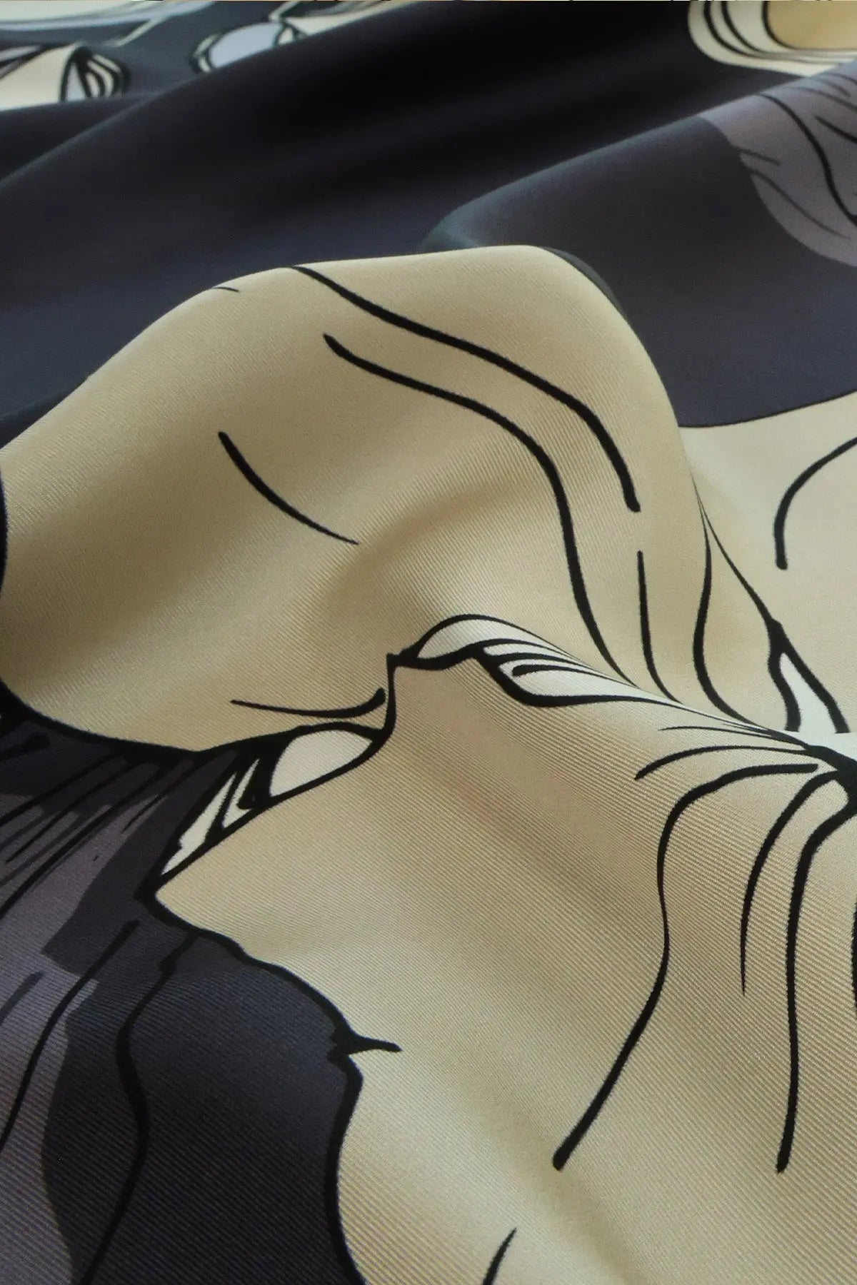 Antrasit İri Çiçek Baskılı İpek Eşarp  Mısırlı 1951