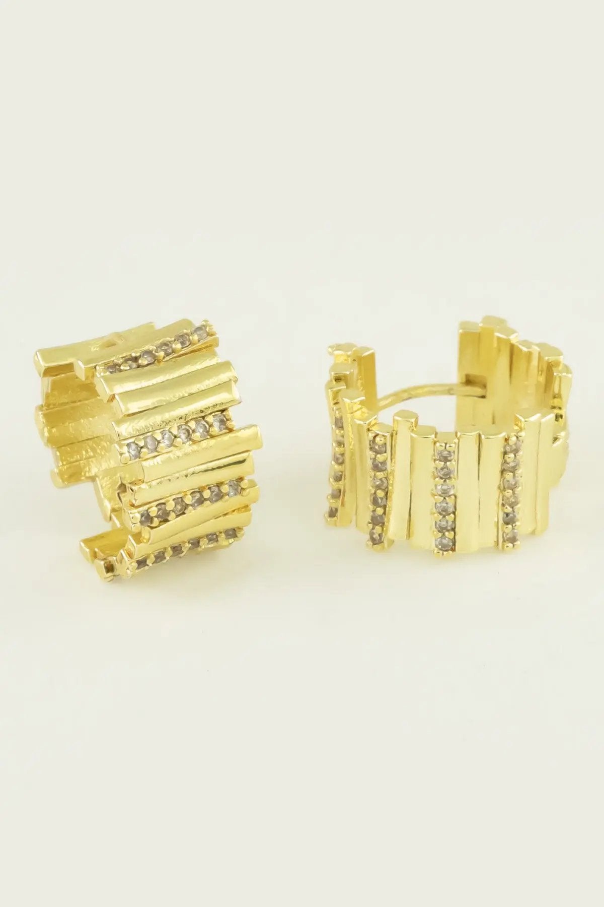 Gold Taş Detaylı Asimetrik Halka Küpe  Mısırlı 1951