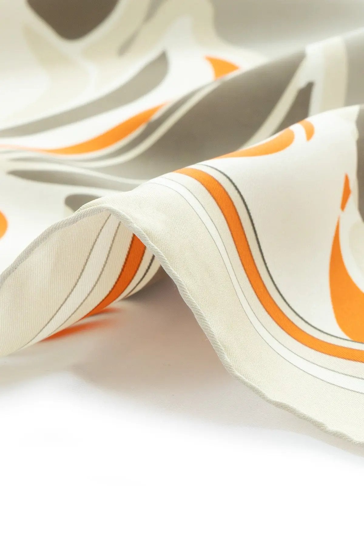 Oranj Ekru Desenli İpek Eşarp  Mısırlı 1951