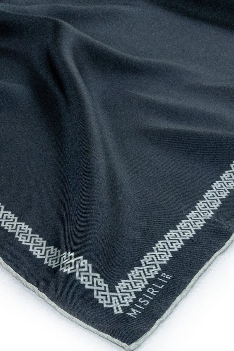 Lacivert Kenarı Geometrik Desenli İpek Eşarp  Mısırlı 1951