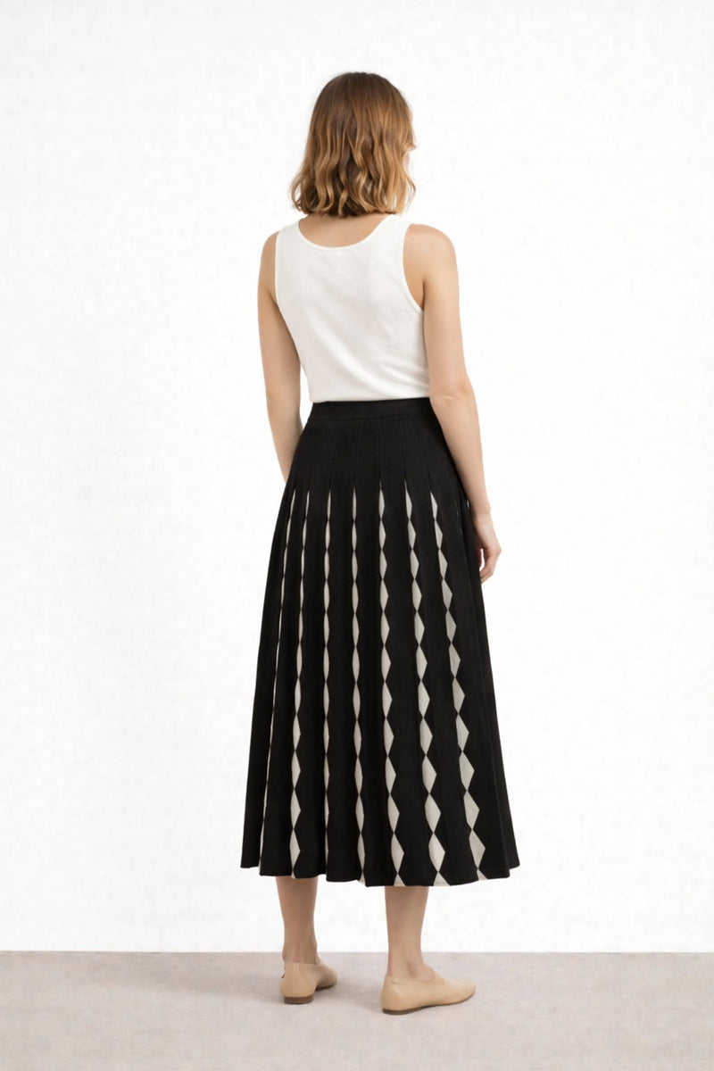 Siyah Beyaz Geometrik Desenli Pileli Etek