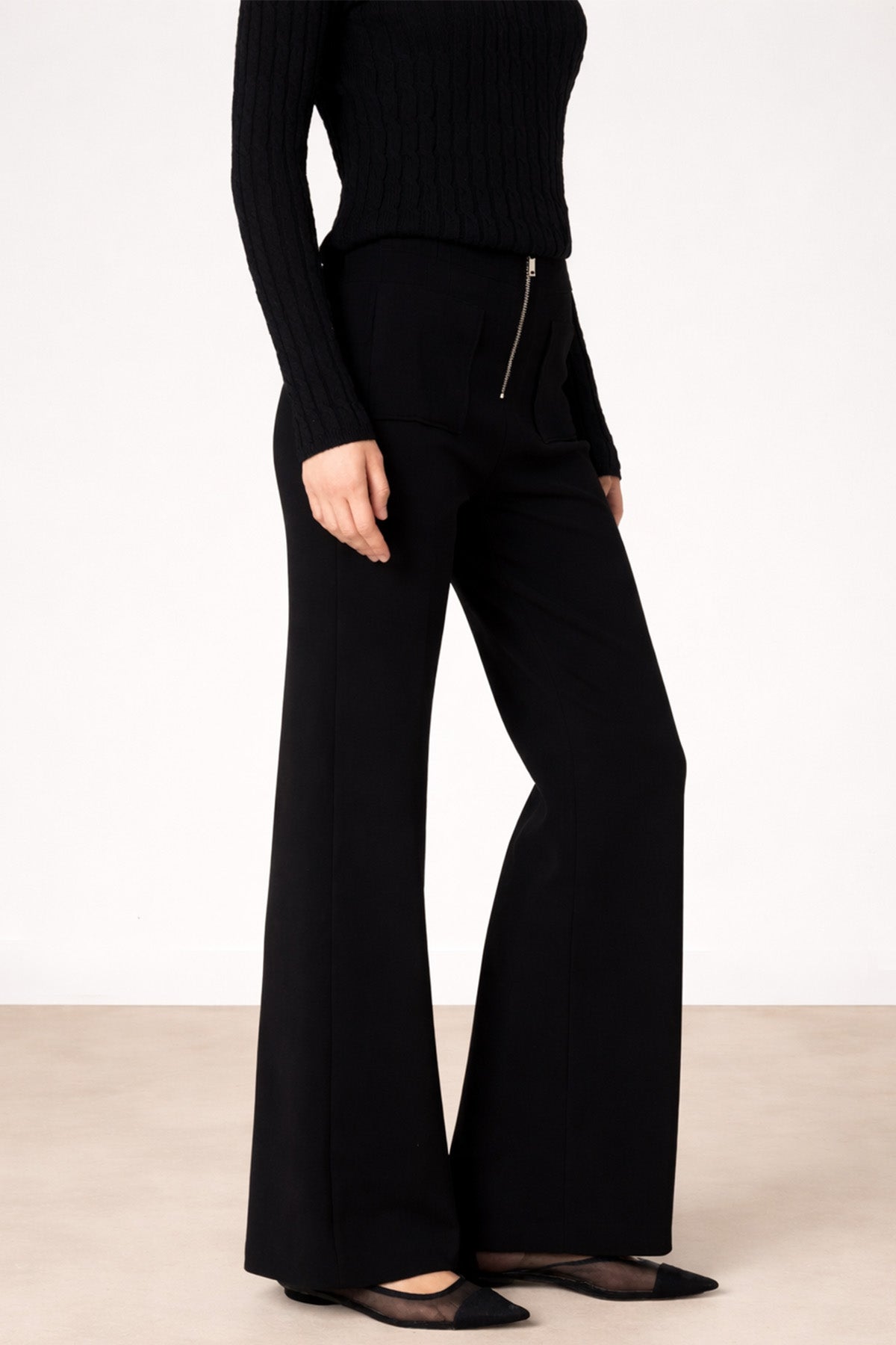 Siyah Cep Detaylı Fermuarlı Kadın Pantolon