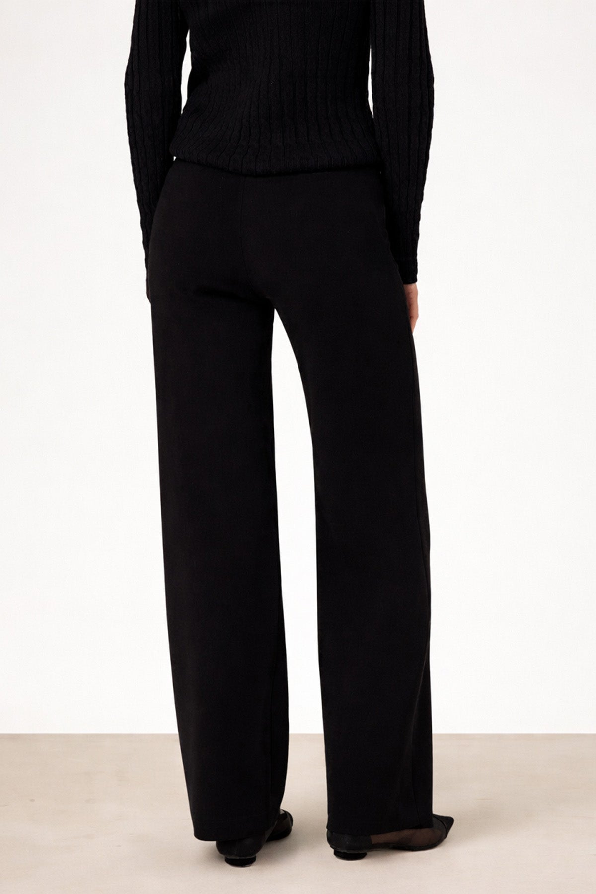 Siyah Cep Detaylı Fermuarlı Kadın Pantolon