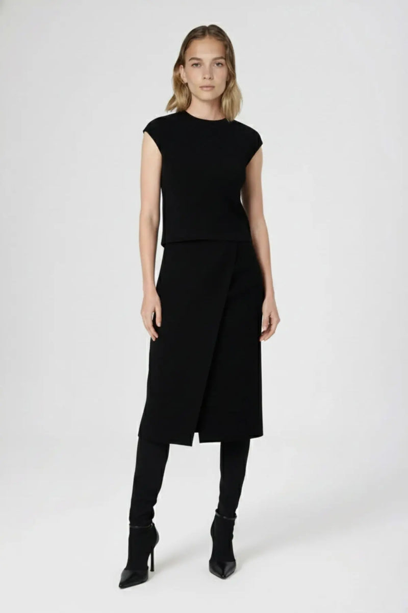 Siyah Yakası Desenli Crop Top