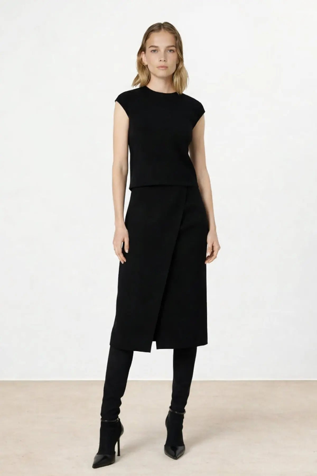 Siyah Yakası Desenli Crop Top - Mısırlı 1951