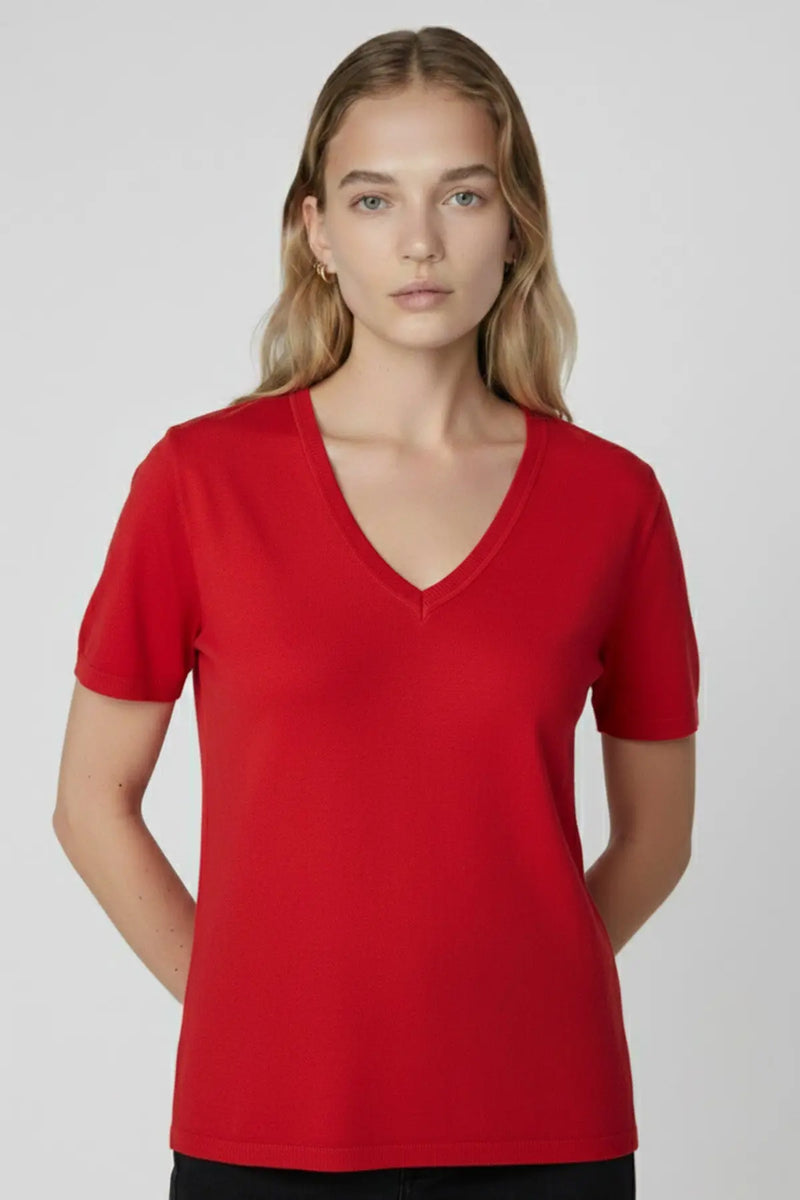 Kırmızı V Yaka Kadın Tişört  Mısırlı 1951