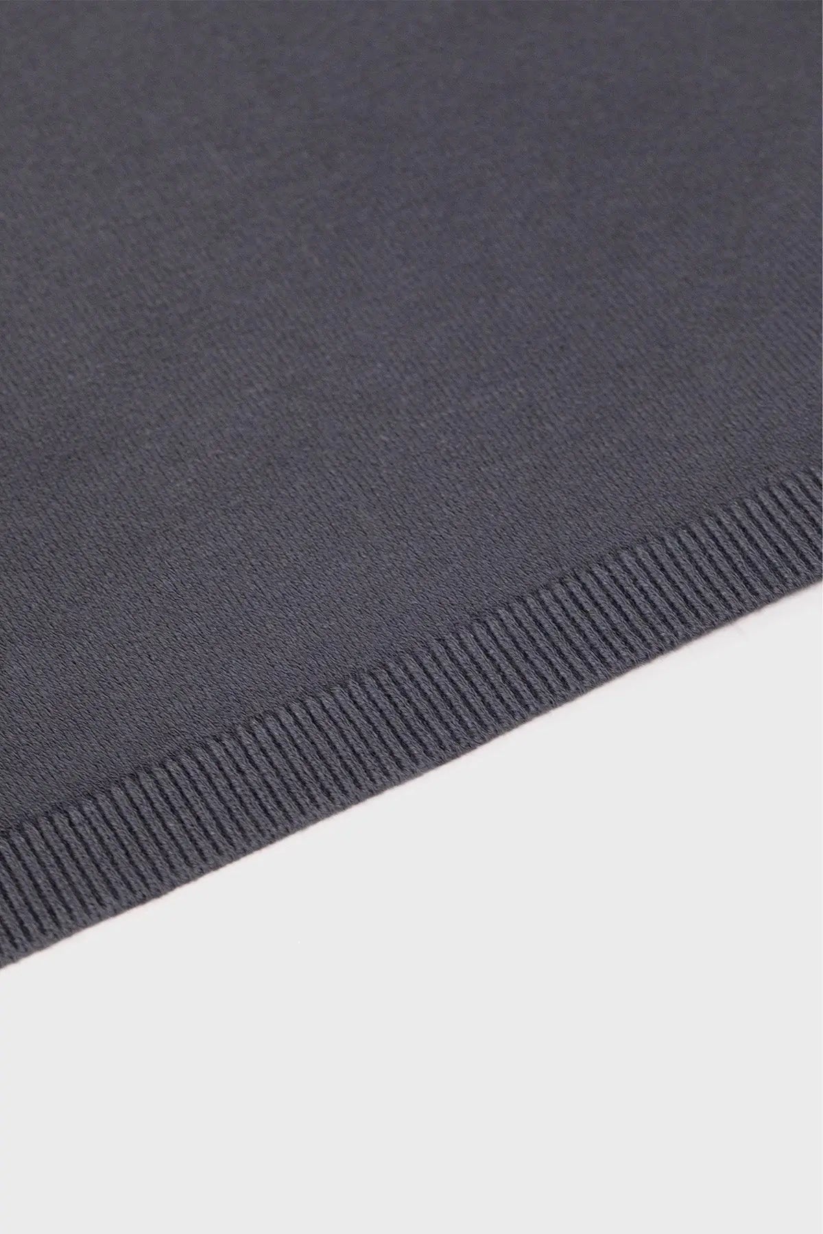 Koyu Gri V Yaka Kadın Tişört  Mısırlı 1951