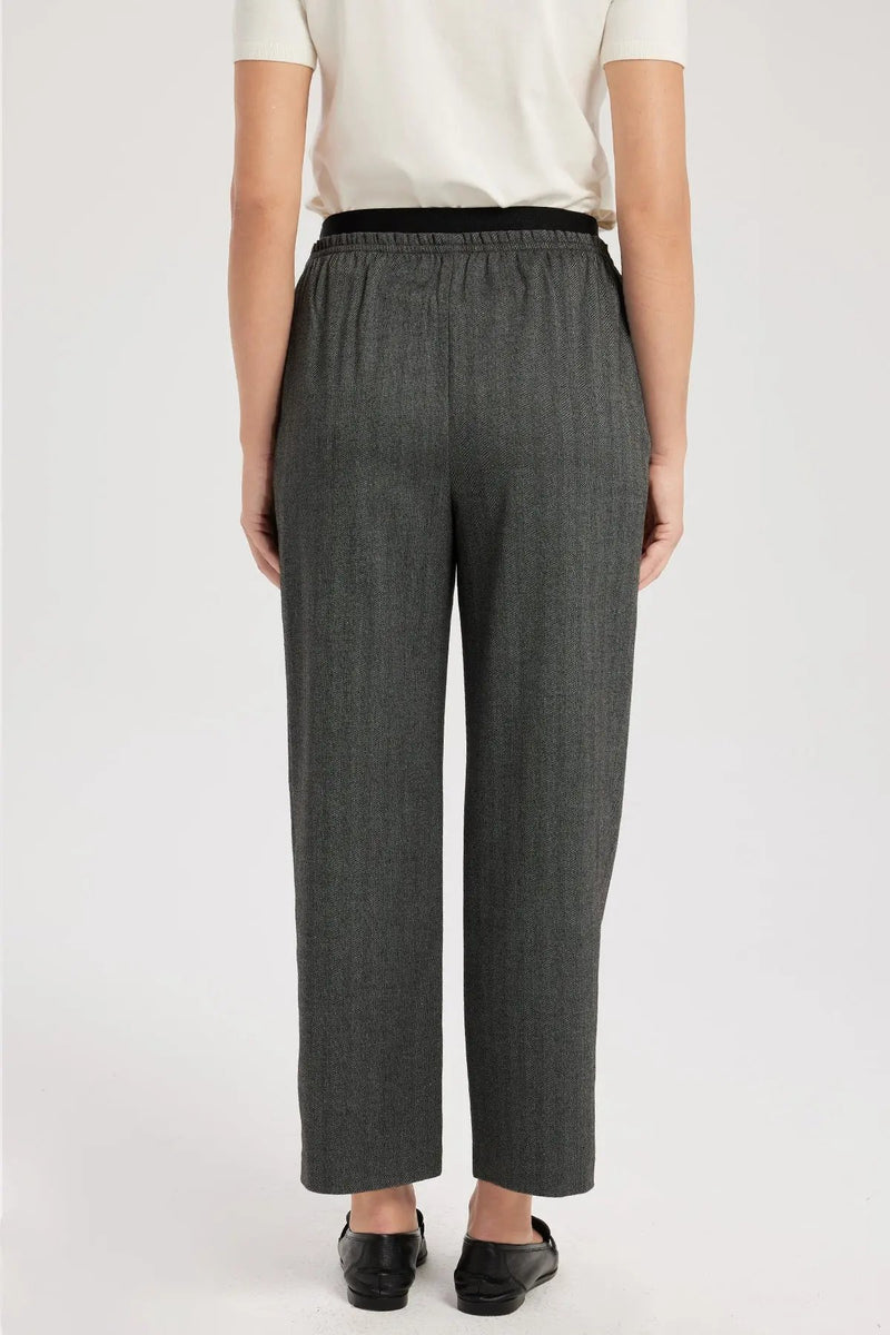 Koyu Gri Cep Detaylı Kadın Pantolon