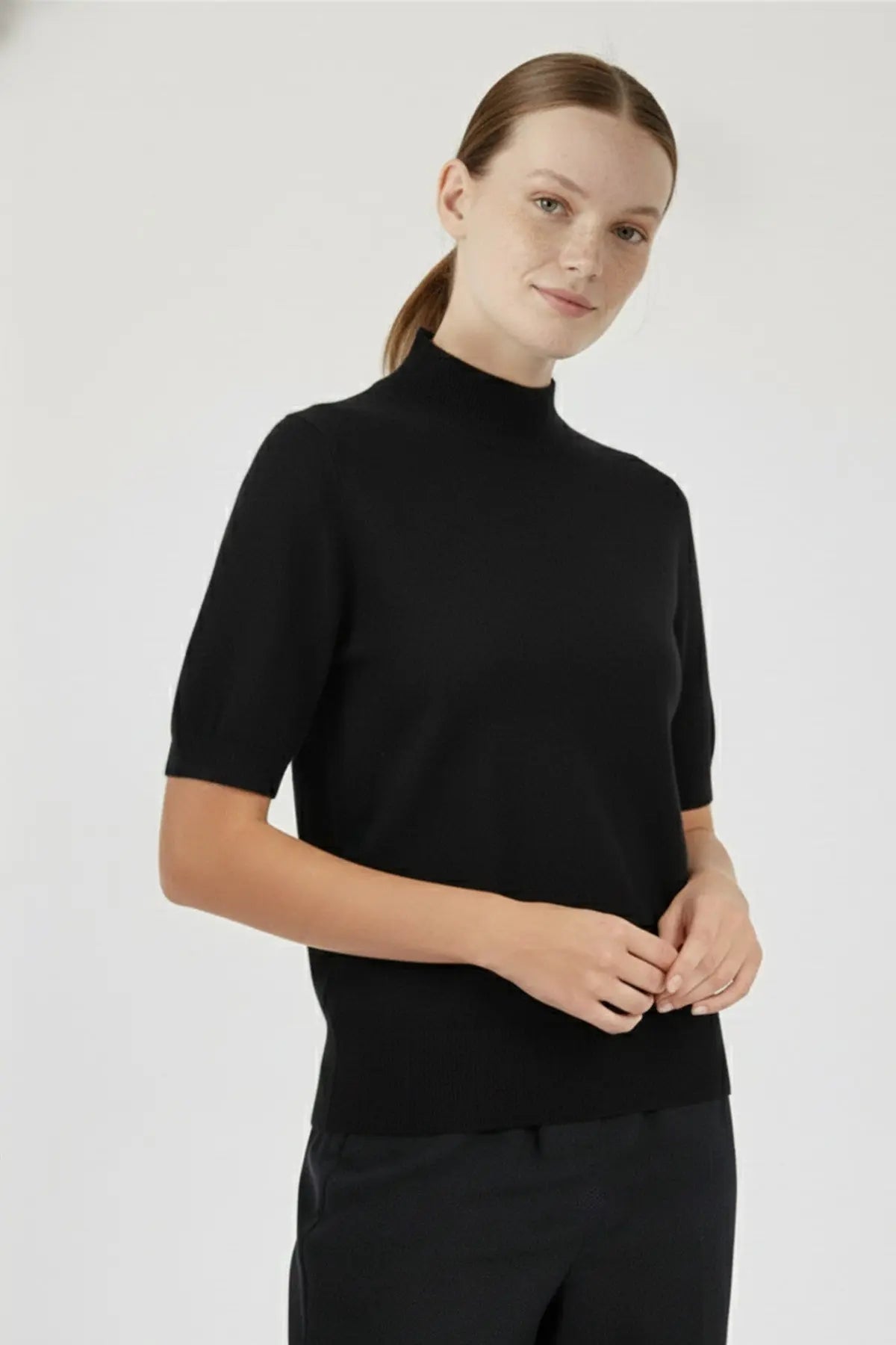 Siyah Yarım Boğazlı Kısa Kollu Kadın Kazak  Mısırlı 1951