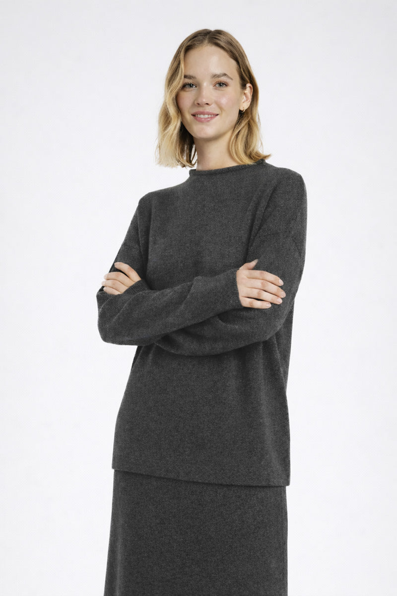 Koyu Gri Dik Yaka Basic Kadın Kazak
