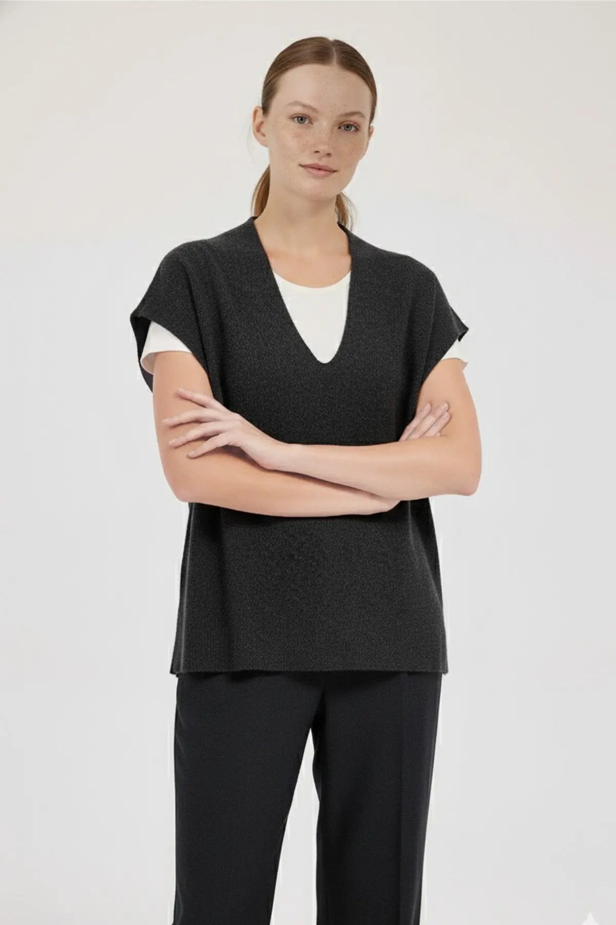 Koyu Gri V Yaka Kadın Süveter  Mısırlı 1951