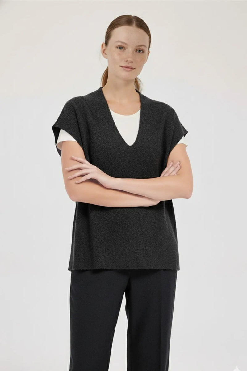 Koyu Gri V Yaka Kadın Süveter  Mısırlı 1951