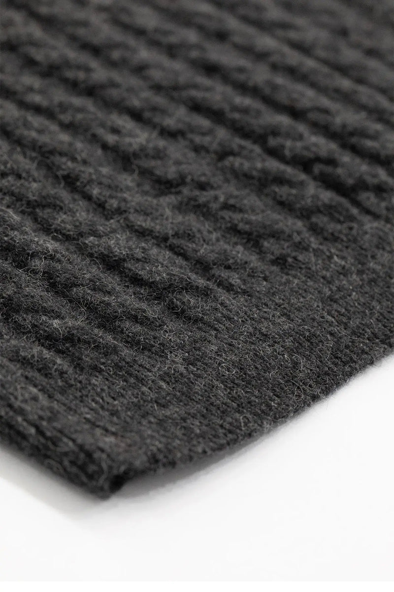 Koyu Gri Örgü Desenli Kadın Kazak