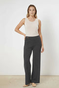 Koyu Gri Zincir Aksesuarlı Kadın Pantolon