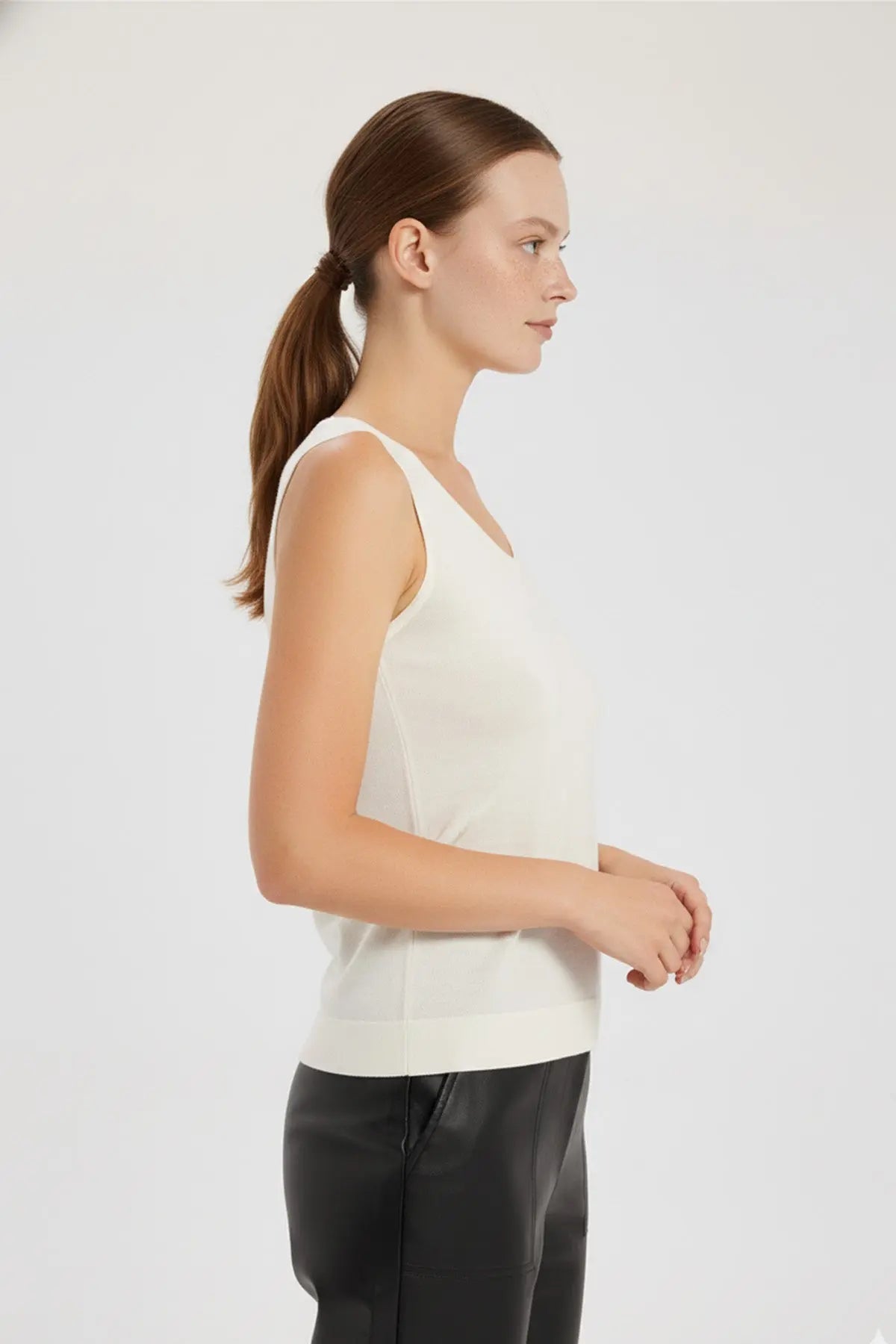 Ekru Kolsuz U Yaka Kadın Atlet  Mısırlı 1951