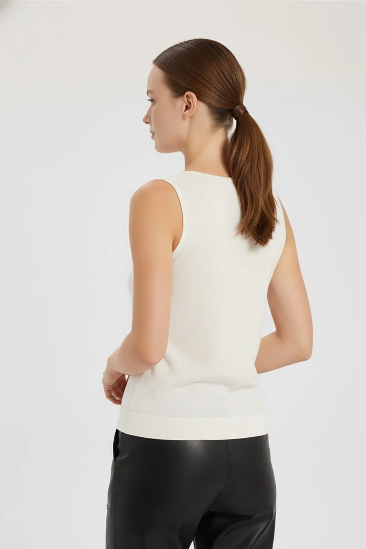 Ekru Kolsuz U Yaka Kadın Atlet  Mısırlı 1951