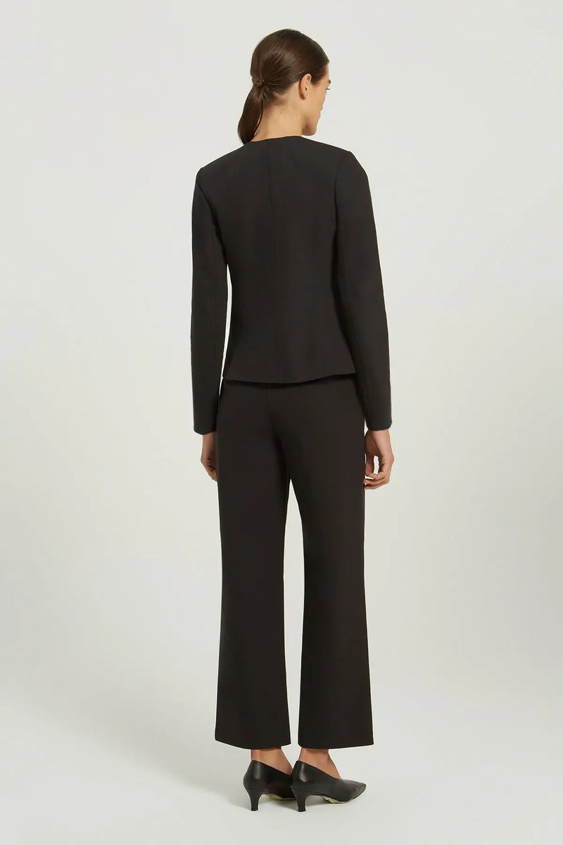 Siyah V Yaka Düğmeli Kadın Ceket