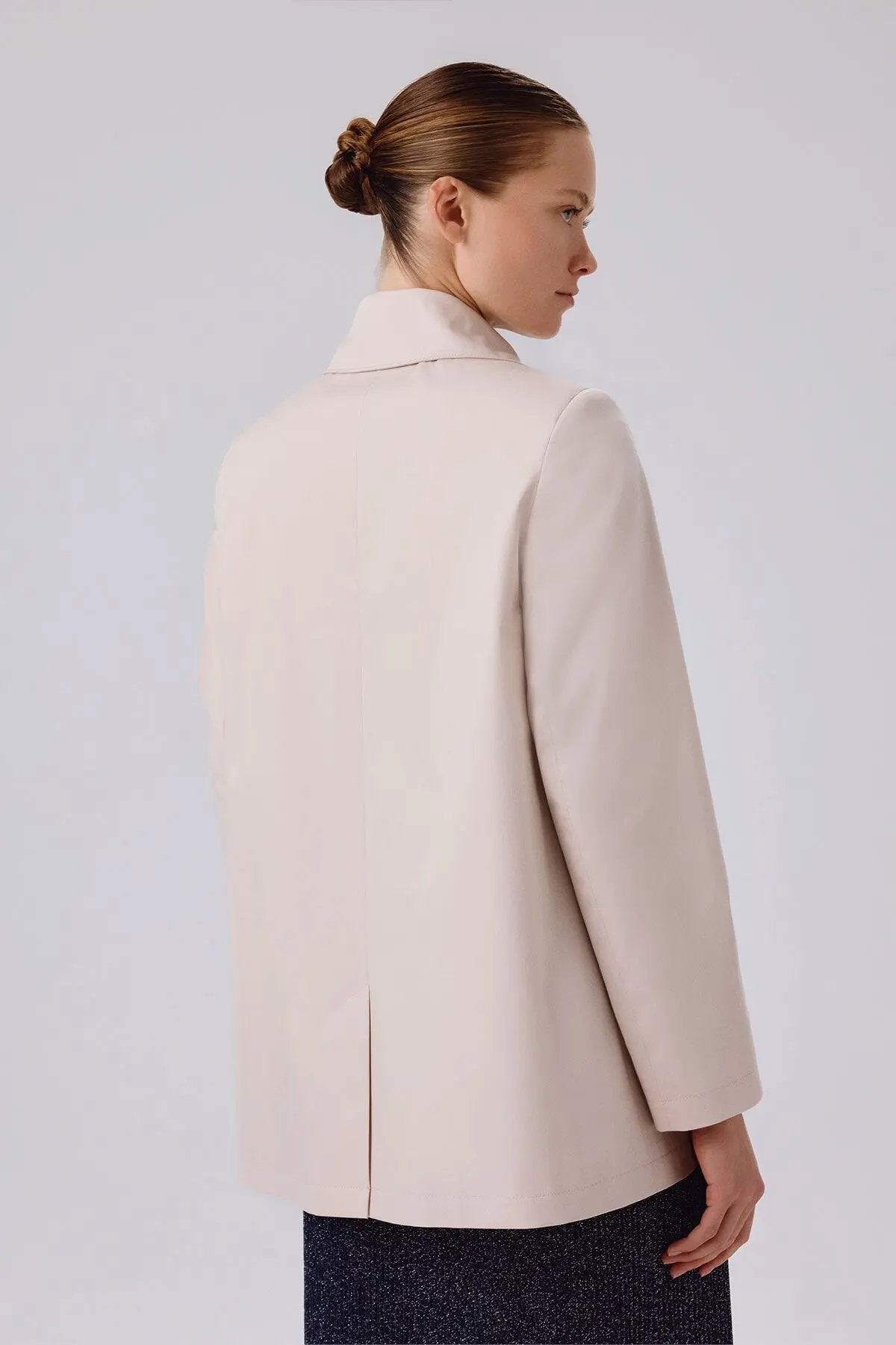 Açık Bej Gömlek Yaka Düğmeli Kadın Trençkot  Mısırlı 1951