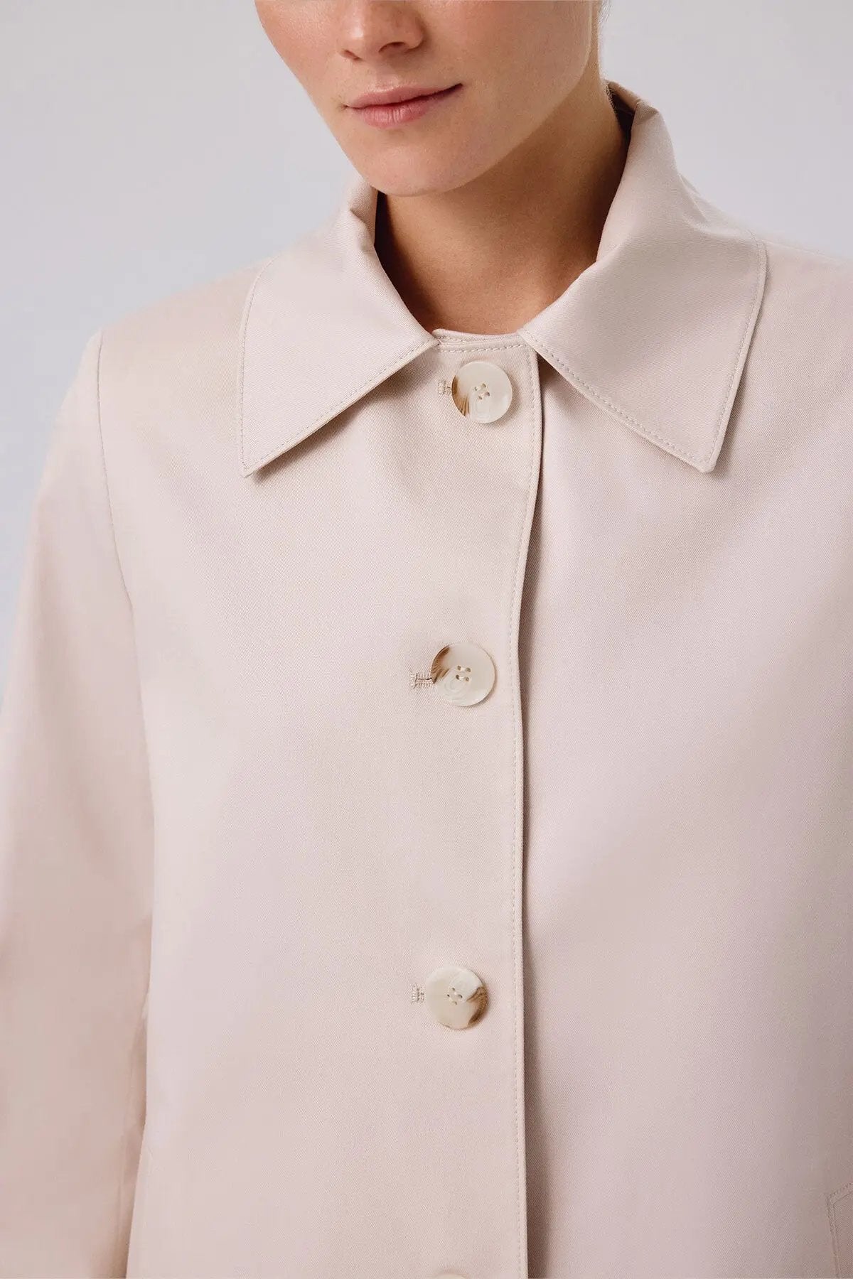 Açık Bej Gömlek Yaka Düğmeli Kadın Trençkot  Mısırlı 1951