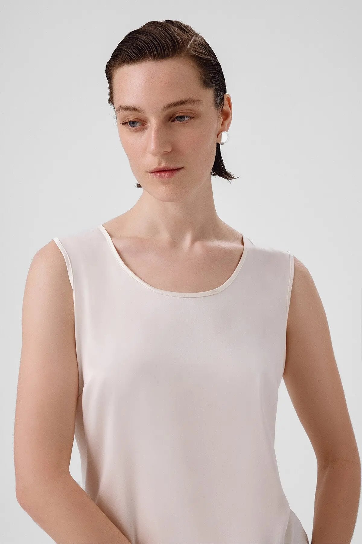 Ekru Yuvarlak Yaka Saten Kadın Atlet  Mısırlı 1951