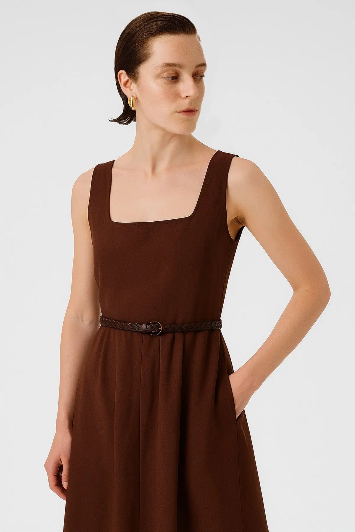 Kahverengi Kare Yaka Kemer Detaylı Uzun Elbise  Mısırlı 1951