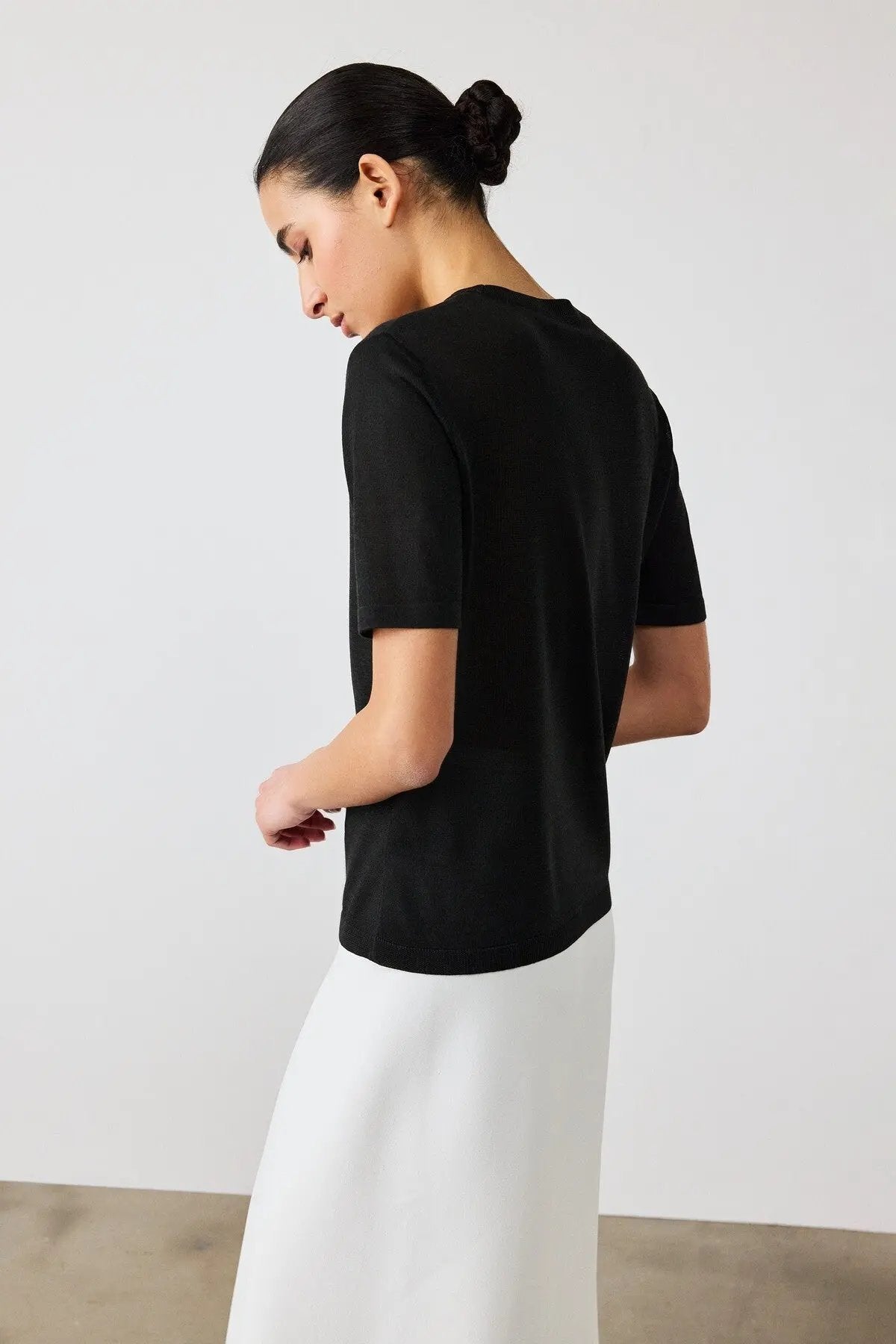 Siyah Kısa Kollu Triko Kadın Tişört  Mısırlı 1951