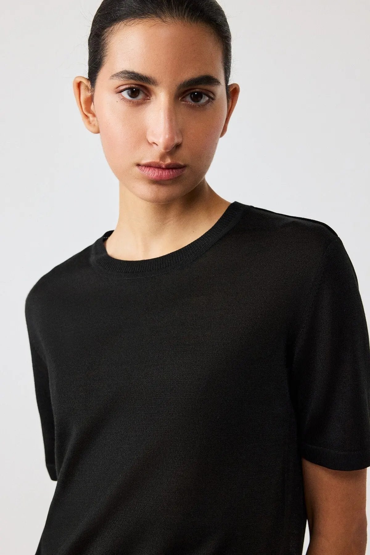 Siyah Kısa Kollu Triko Kadın Tişört  Mısırlı 1951