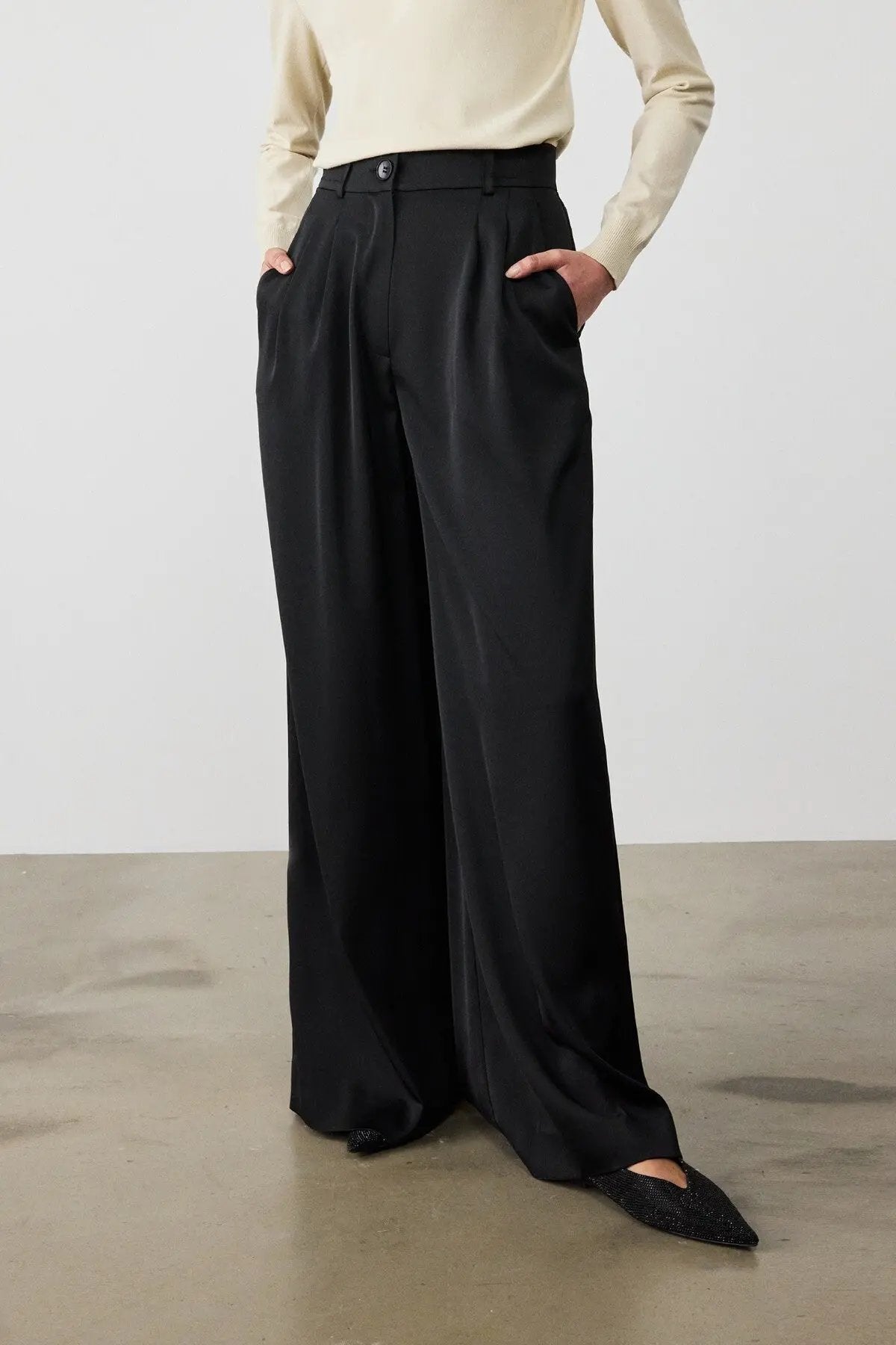 Siyah Pileli Palazzo Kadın Pantolon  Mısırlı 1951