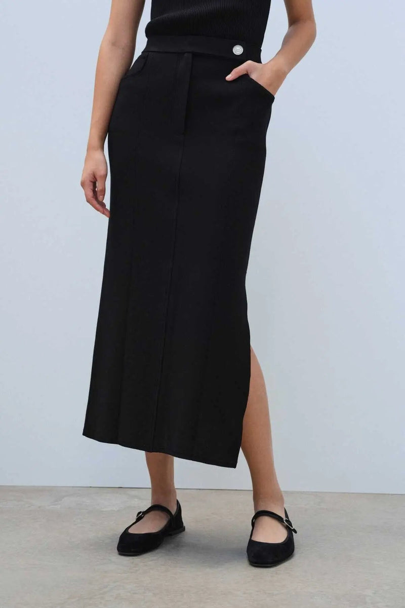 Siyah Yırtmaç Detaylı Uzun Triko Etek