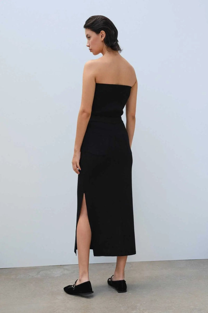 Siyah Yırtmaç Detaylı Uzun Triko Etek