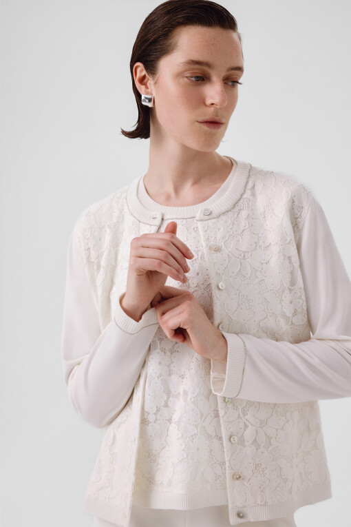 Ecru Lace Detail Buttoned Women's Cardigan - Triko Mısırlı